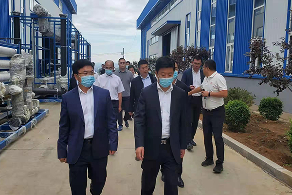 遼寧省葫蘆島市市長(zhǎng)楊軍生蒞臨北票市一諾環(huán)保產(chǎn)業(yè)集團(tuán)考察并指導(dǎo)工作 遼寧省葫蘆島市市長(zhǎng)楊軍生蒞臨北票市一諾環(huán)保產(chǎn)業(yè)集團(tuán)考察并指導(dǎo)工作