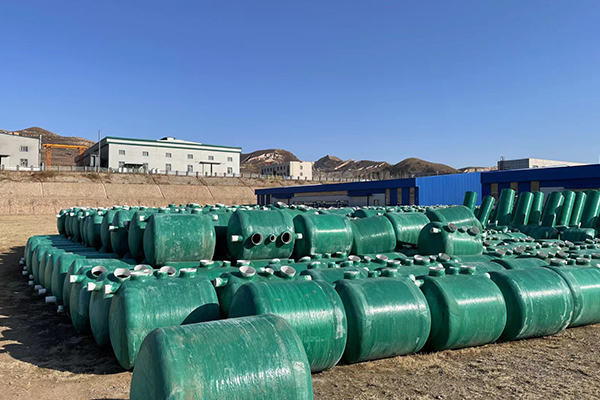 玻璃鋼化糞池的價(jià)格都根據(jù)哪幾點(diǎn)來(lái)定制 玻璃鋼化糞池的價(jià)格都根據(jù)哪幾點(diǎn)來(lái)定制